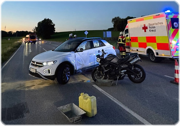 Pkw gegen Motorrad auf B 318