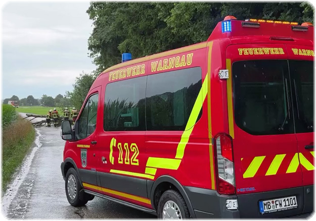 Baum auf Fahrbahn am Birkerfeld
